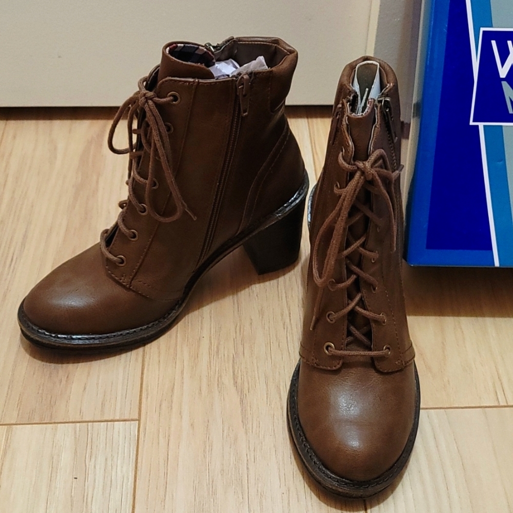 White Mountain brown lace up combat boots size 7M
